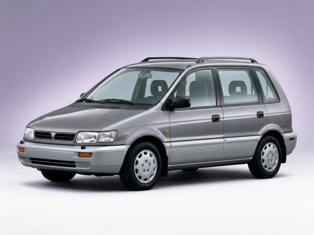 Mitsubishi Space Runner I