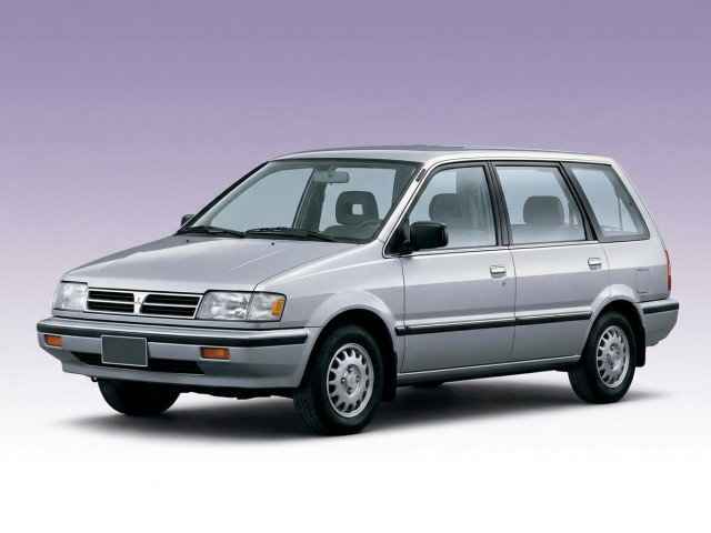 Mitsubishi Space Wagon I