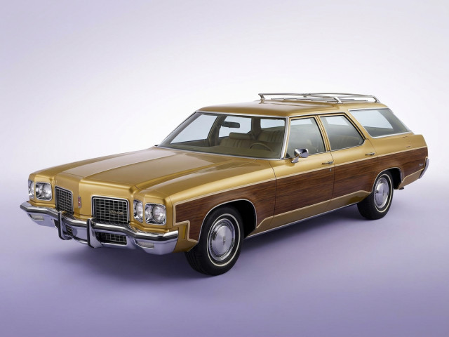 Oldsmobile Custom Cruiser I