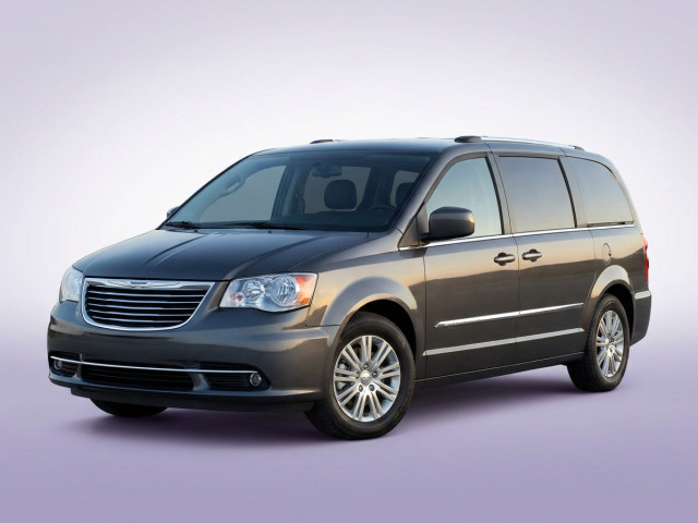 Chrysler Town & Country V Рестайлинг