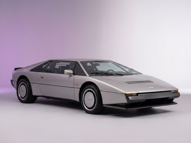 Aston Martin Bulldog 1980 - 1982