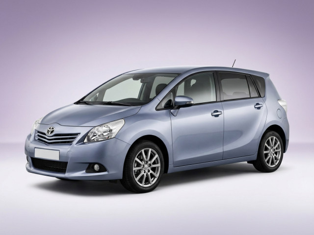 Toyota Verso I Рестайлинг