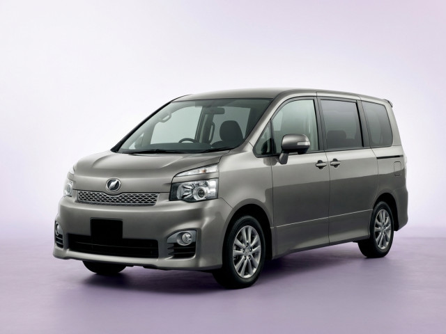Toyota Voxy II (R70) Рестайлинг