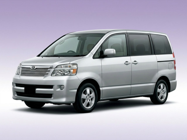 Toyota Voxy II (R70)