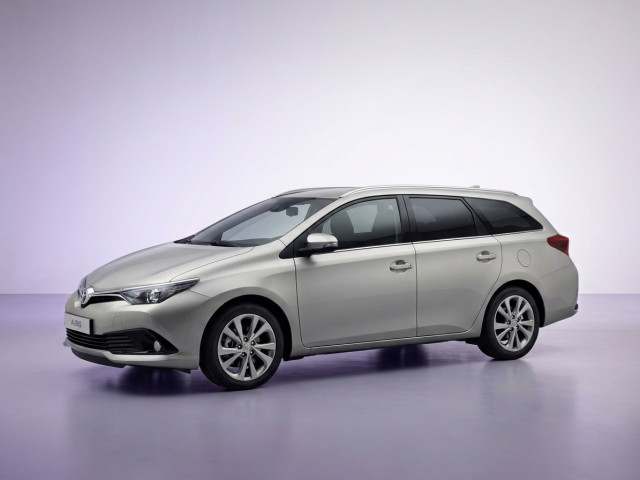 Toyota Auris II Рестайлинг