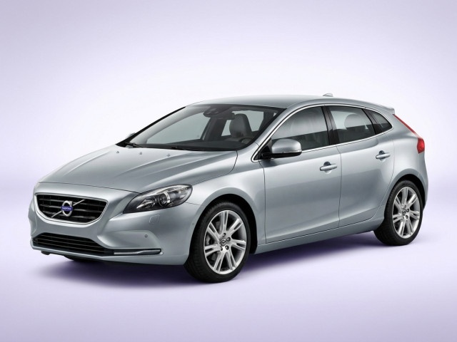 Volvo V40 II