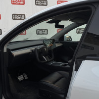 Tesla Model Y — миниатюра 7