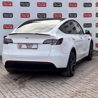 Tesla Model Y — миниатюра 6