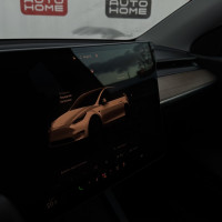 Tesla Model Y — миниатюра 8