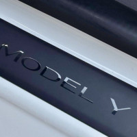 Tesla Model Y — миниатюра 12
