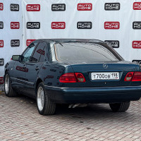 Mercedes-Benz E-класс — миниатюра 3
