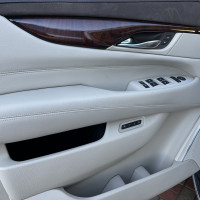 Cadillac Escalade — миниатюра 12