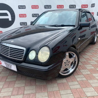 Mercedes-Benz E-класс — миниатюра 1