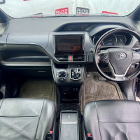 Toyota Voxy — миниатюра 8