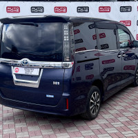 Toyota Voxy — миниатюра 4