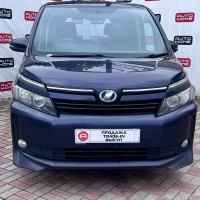 Toyota Voxy — миниатюра 2