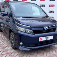 Toyota Voxy — миниатюра 3