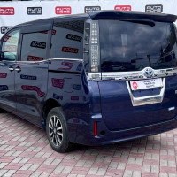 Toyota Voxy — миниатюра 6