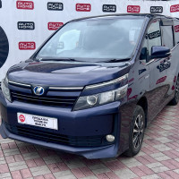 Toyota Voxy — миниатюра 1