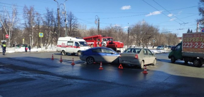 Двое детей пострадали в ДТП в Екатеринбурге