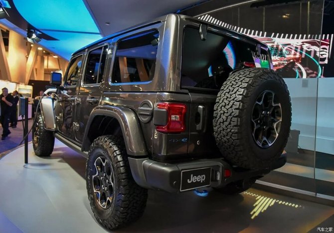 Сколько «жрёт» гибридный Jeep Wrangler джип 3