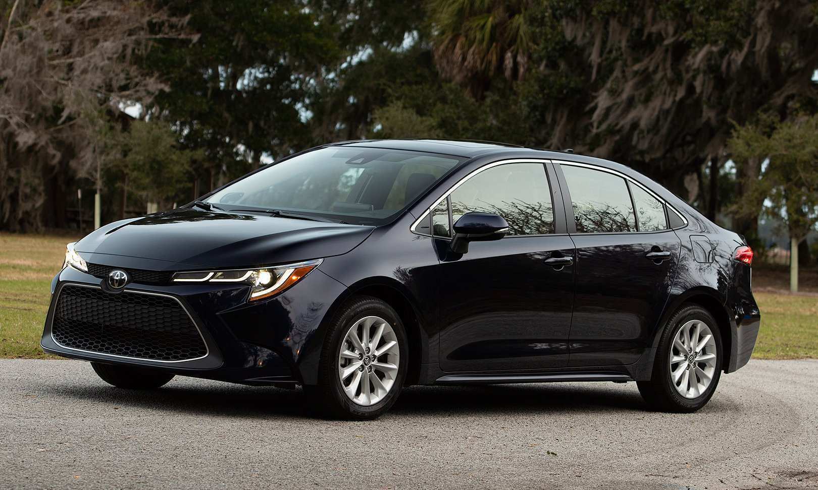 Пересмотрены российские цены на автомобили Toyota тойота цена 3