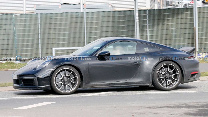 На испытания выехала новая версия купе Porsche 911 порше 2