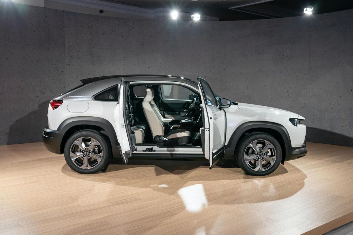 Представлена американская версия кроссовера Mazda MX-30 мазда 2