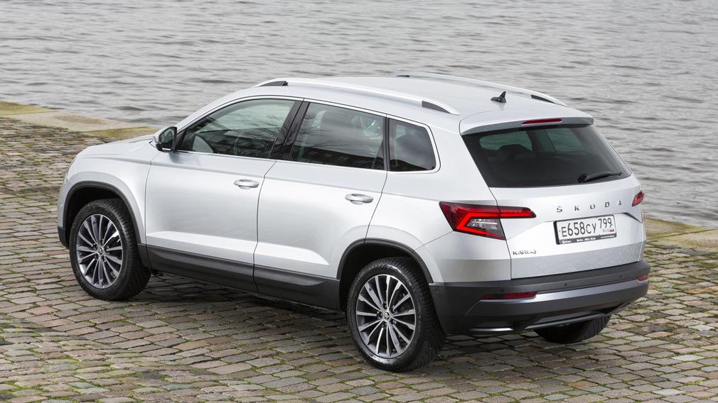 В России из-за проблем с обшивкой кресел отзываются кроссоверы Skoda Karoq карок 2