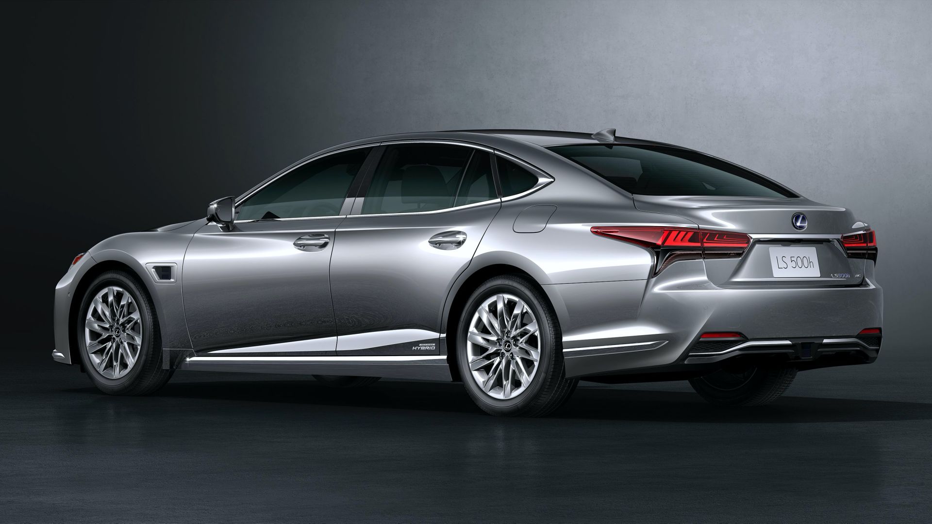 Начались российские продажи обновлённого седана Lexus LS лексус 2