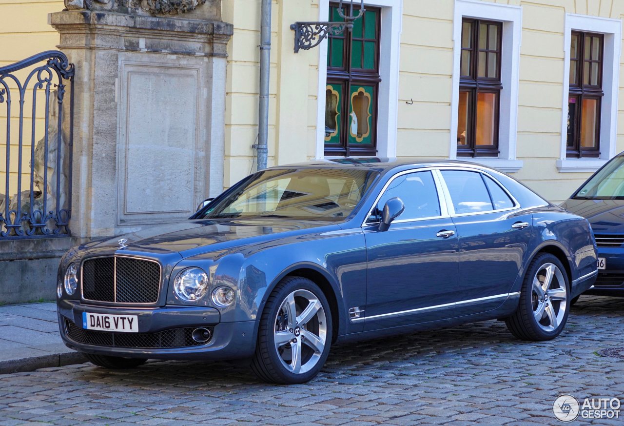 Вырос спрос на люксовые автомобили с пробегом люкс 2