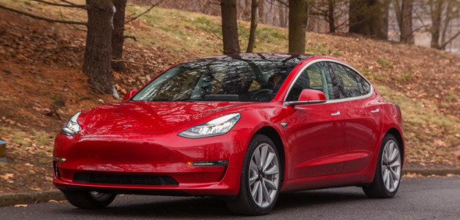 Илон Маск обещал сделать две модели Tesla самыми популярными в мире электромобилями