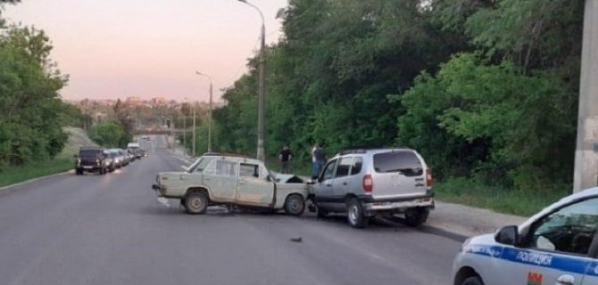Женщина и 2-летний ребенок пострадали в ДТП в Тракторозаводском районе Волгограда