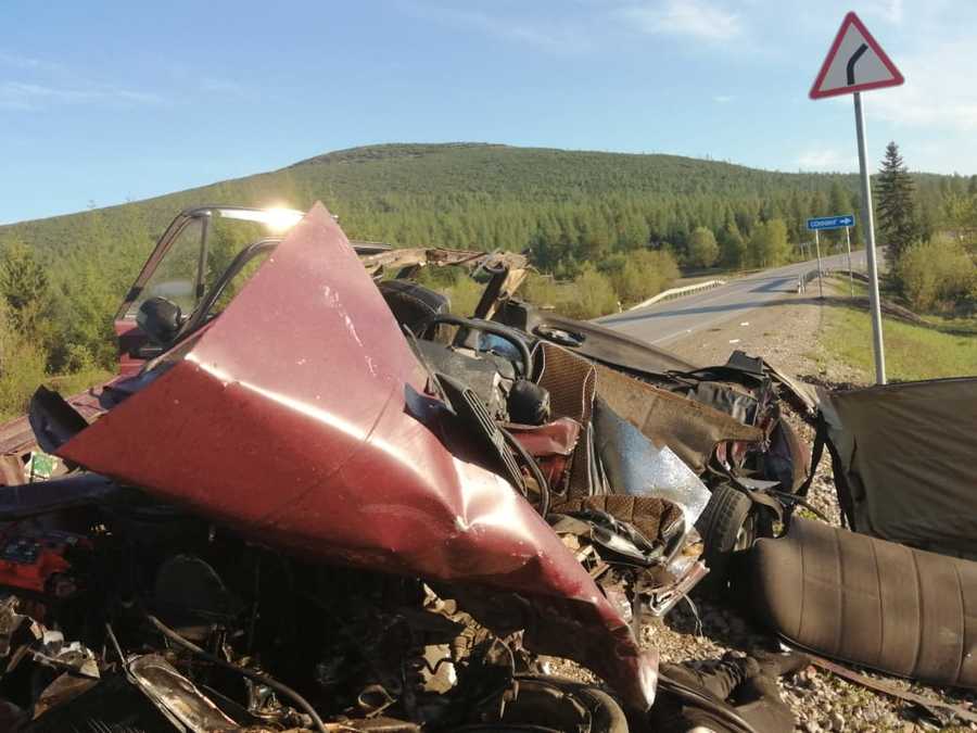 В ночном ДТП в Алданском районе Якутии погиб человек В ночном ДТП в Алданском районе Якутии погиб человек (3)