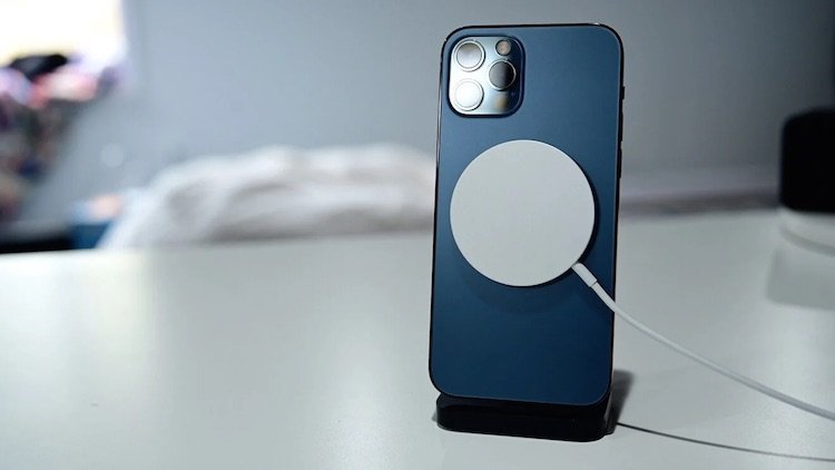 Топ-7 аксессуаров к iPhone 12