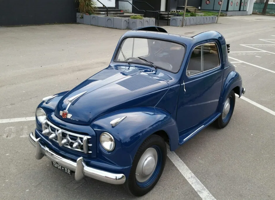 Fiat 500 Topolino кабриолет представлял собой седан с убранной крышей