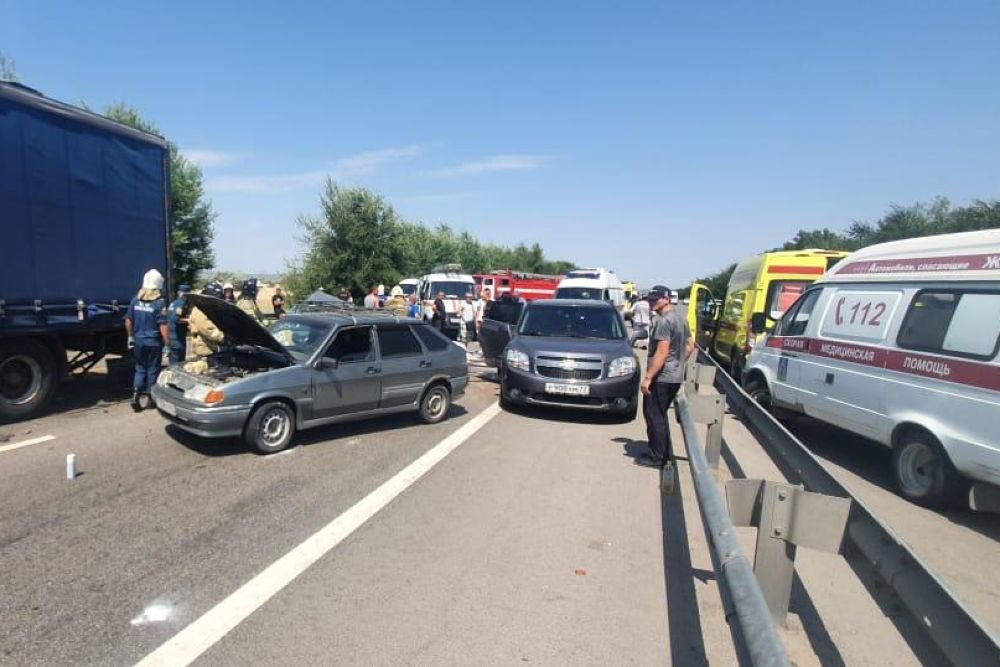 Двое взрослых и двое детей погибли в ДТП в Аксайском районе Ростовской области (1)