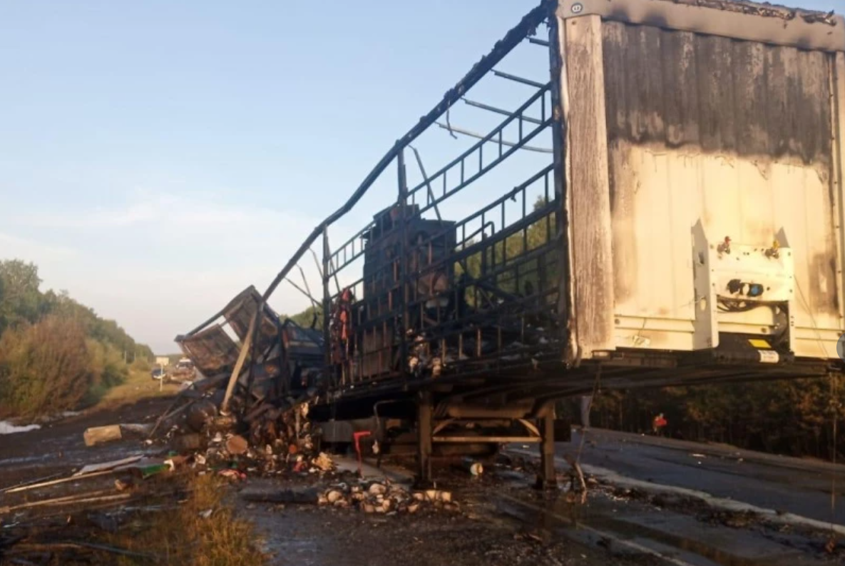 Тягач с горючим загорелся после массового ДТП в Курганской области