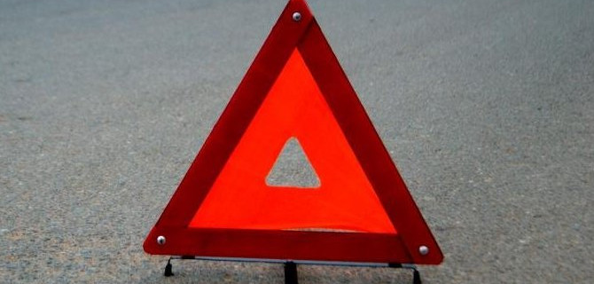 На Алтае пьяный мотоциклист врезался в дерево – пострадал пассажир