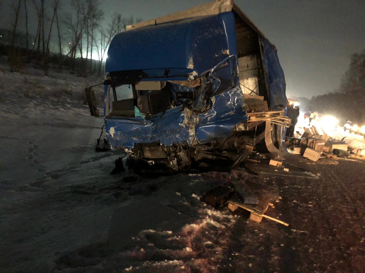 В ДТП в Новосибирской области погиб мужчина и пострадали дети (2)