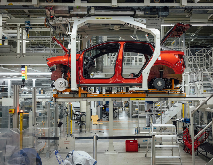 Началось серийное производство электромобиля Volkswagen ID.5 фолькс 2