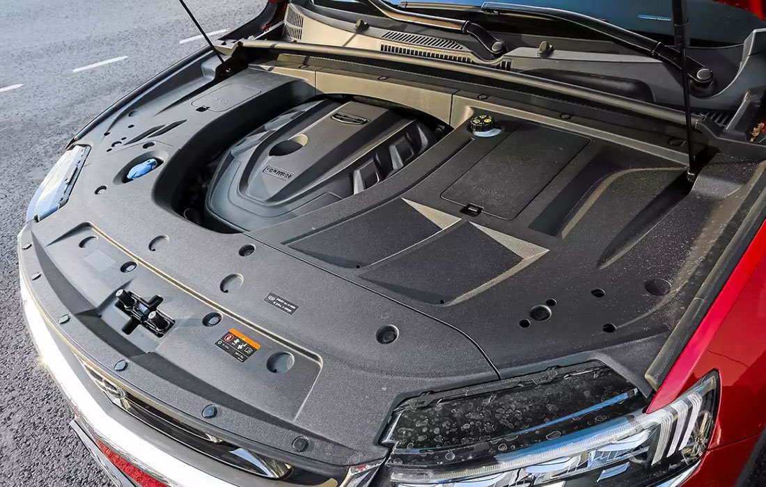 Geely Tugella снаружи и изнутри: может ли она шокировать? капот