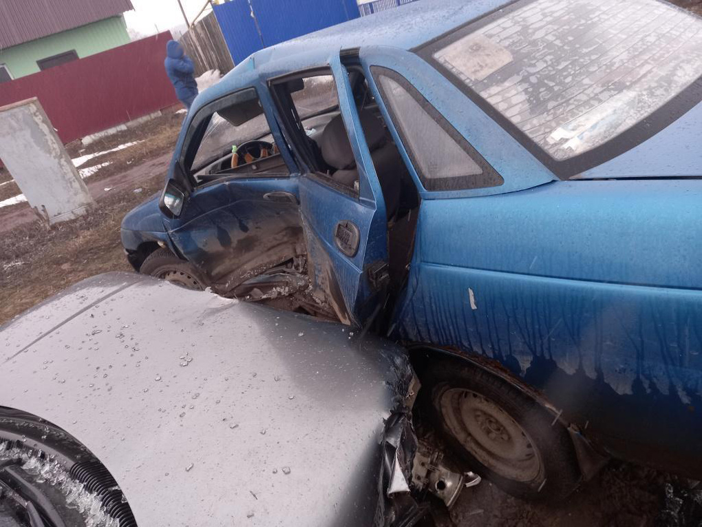 Мужчина пострадал в ДТП с двумя «десятками» в Тамбовской области Мужчина пострадал в ДТП с двумя «десятками» в Тамбовской области (2)
