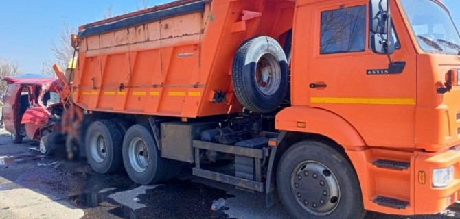 В Волгоградской области рабочего раздавило автомобилями