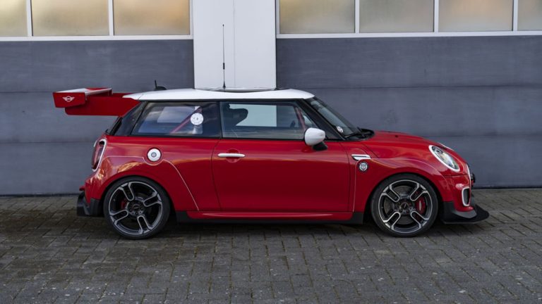Mini John Cooper Works вновь выйдет на гоночную трассу мини 4