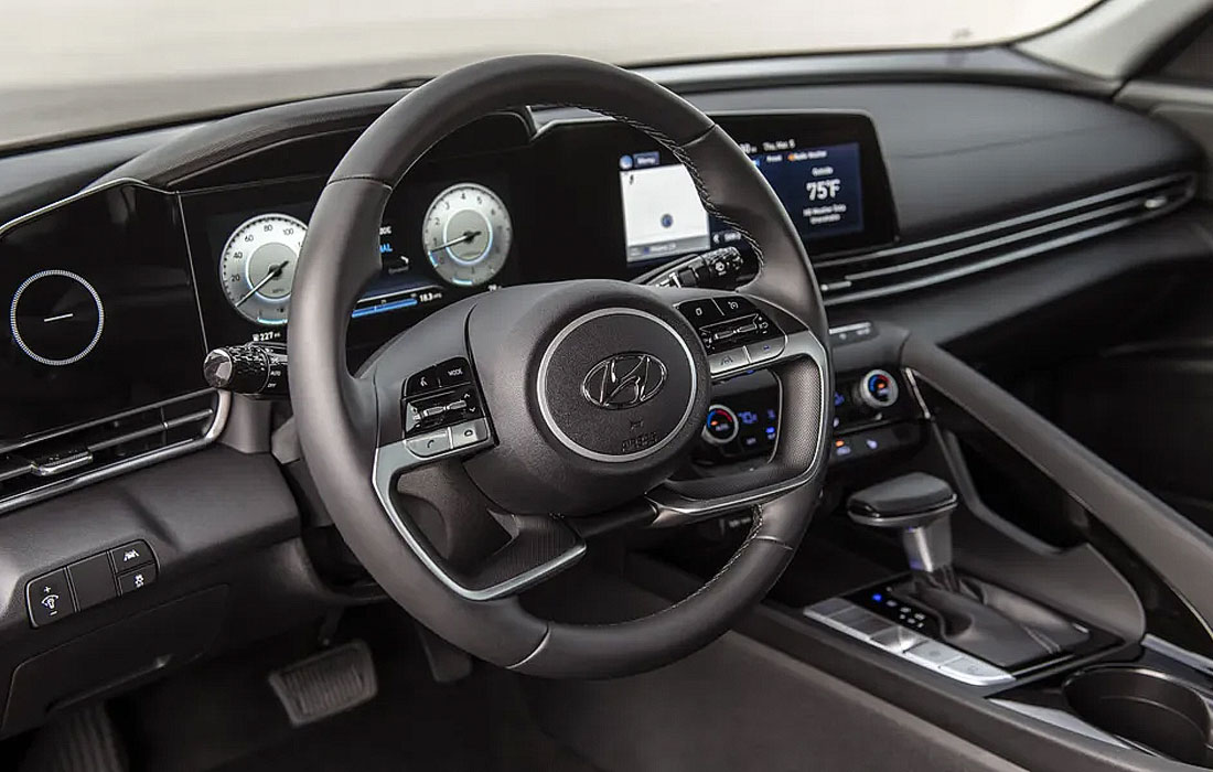 салон-Hyundai-Elantra-