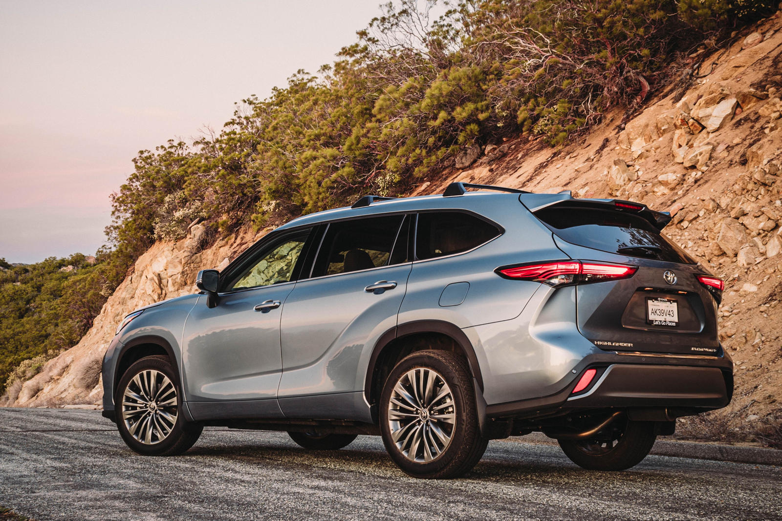 Кроссовер Toyota Highlander прошёл рестайлинг тойота 3