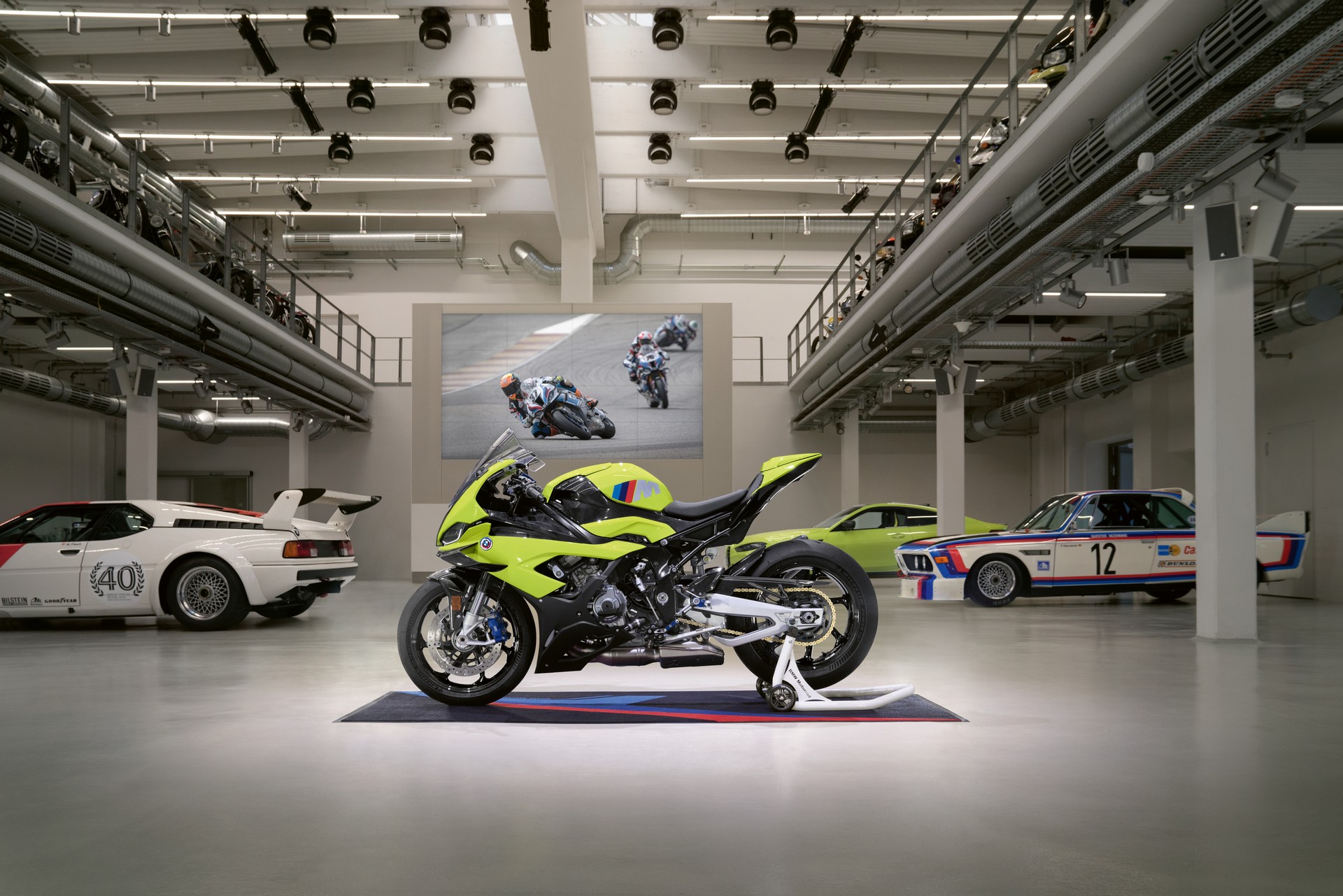 В BMW подготовили «юбилейный» спортбайк бмв м 2