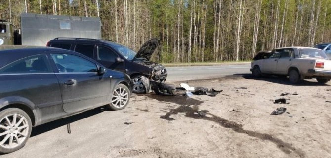 Три человека пострадали в ДТП под Ухтой