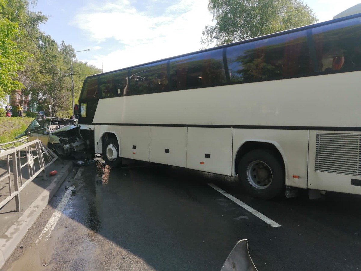 На М-7 автобус с детьми попал в ДТП